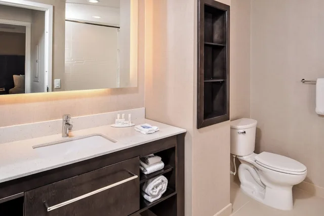 غرفة بسرير كينج، Residence Inn By Marriott Charlotte Northlake 4/7