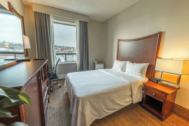 City, Double Bed، Prince Arthur Waterfront Hotel & Suites 2/8