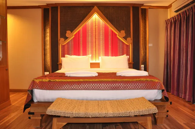 جناح بسرير مزدوج بإطلالة جزئية على البحر، Chalelarn Hotel 1/2