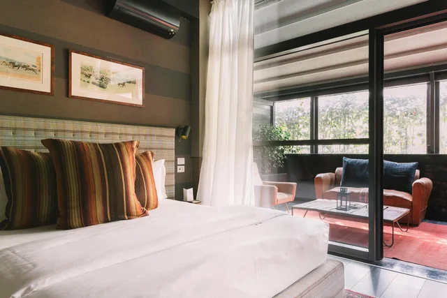 جناح بسرير كينج، The Yard Milano 4/10