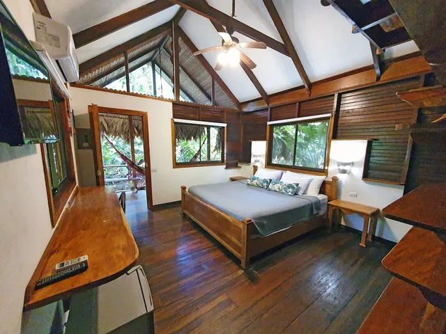 بنغل حصري بسرير كينج بإطلالة على الحديقة، Cariblue Beach Jungle Resort 10/10