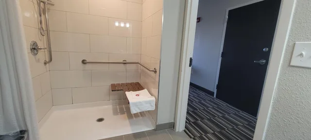 جناح بسرير كينج مع أريكة، Microtel Inn Suites By Wyndham Camp Lejeune Jacksonville 5/5