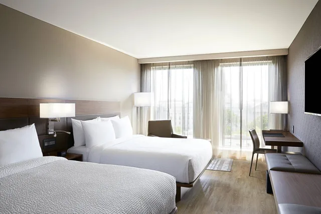 غرفة بسريرين كوين بإطلالة على البحيرة، Ac Hotel Madison Downtown 5/6