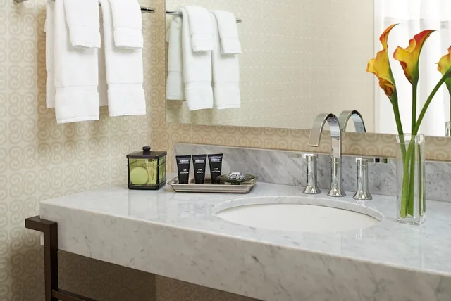 Essential, Queen Bed, Accessible، Kimpton Hotel Vintage Seattle 2/3
