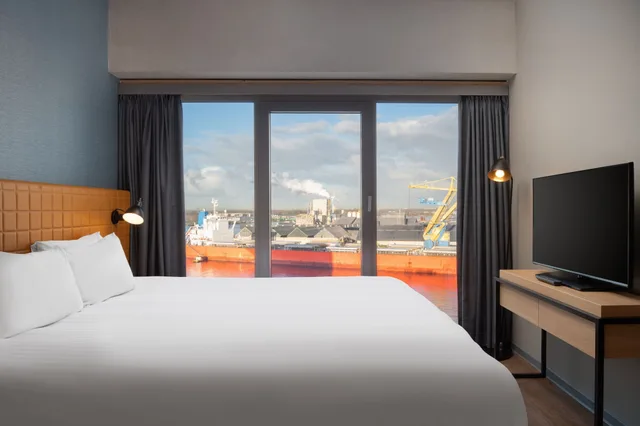 Suite, Queen Bed, Harbour View, High Floor, Residence Inn By Marriott Amsterdam Houthavens 1/5