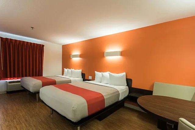 غرفة بسريرين كوين لغير المدخنين، Motel6 Moosomin, SK 3/3