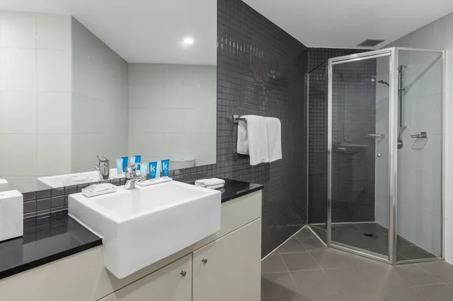 3 Bedrooms, Park, Suite, 3 King Beds، Meriton Suites Waterloo 4/6