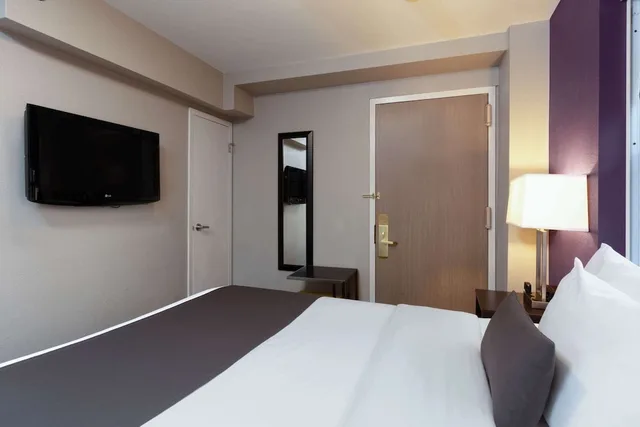 غرفة بسرير كوين، La Quinta Inn & Suites by Wyndham New York City Central Park 1/4