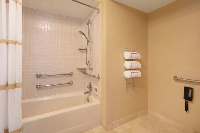 1 Bedroom, Suite, 2 Double Beds, Accessible, Marriott Newport Beach Bayview 4/4