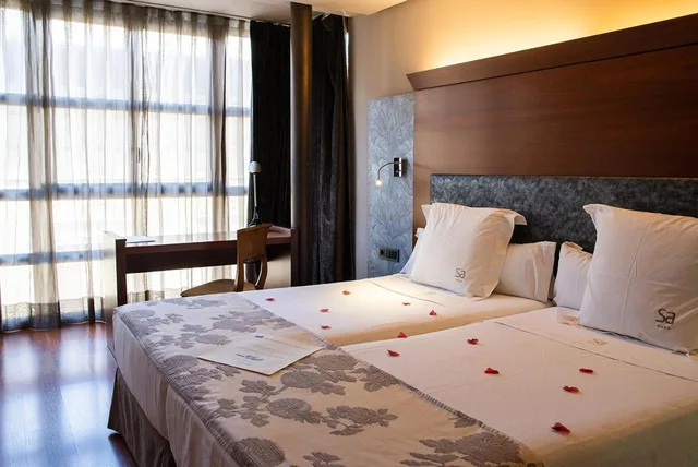 غرفة بسرير مزدوج أو سريرين منفصلين، Hotel Sancho Abarca 4/7
