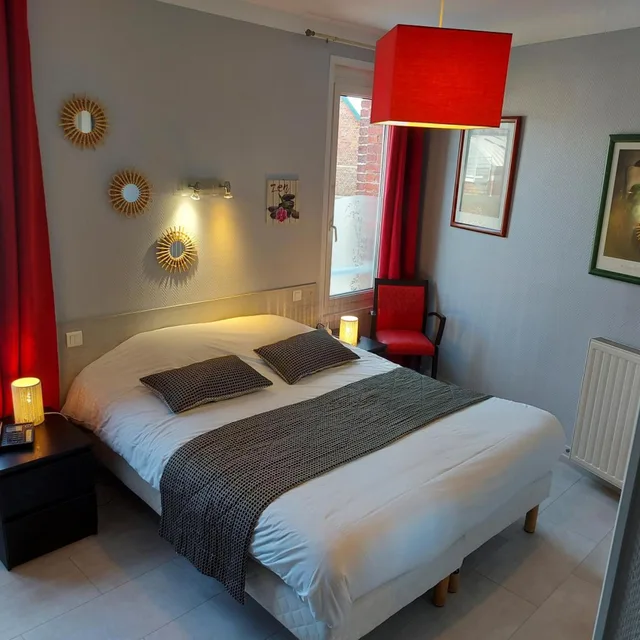 Room, Double Bed, Hotel De La Paix 7/10
