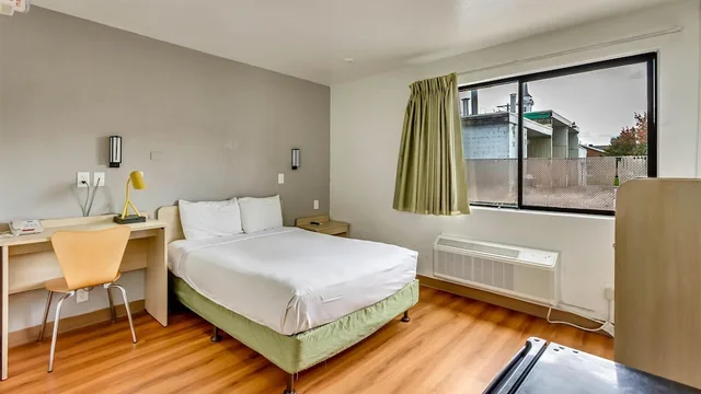 غرفة ديلوكس بسرير مزدوج لذوي الإعاقة، Motel6 Ogden, UT- Downtown 2/9