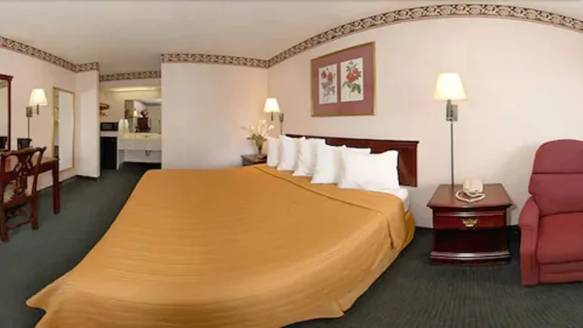 غرفة قياسية بسرير كينج، Quality Inn Marianna 1/4