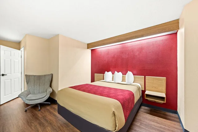 غرفة قياسية بسرير مزدوج، Econo Lodge London North 2/7