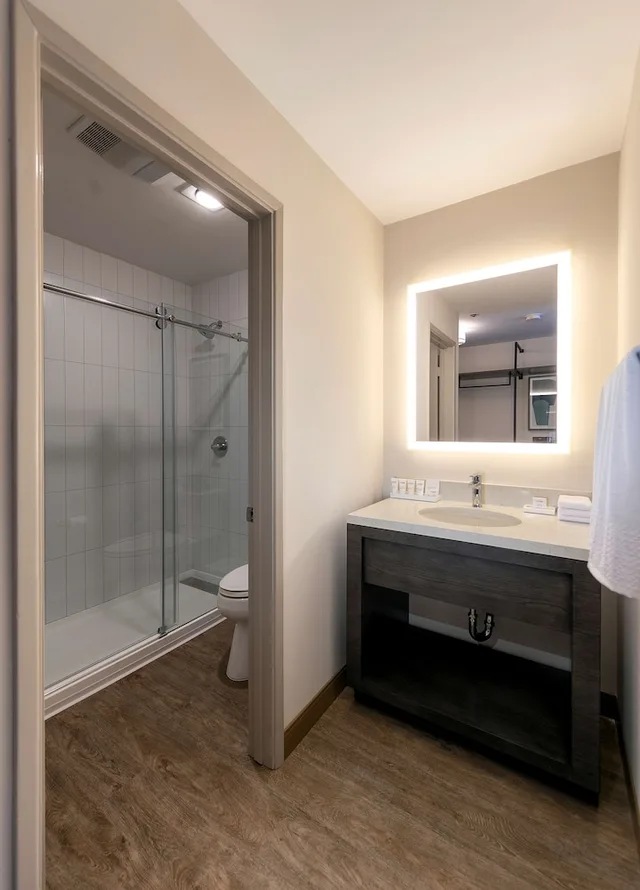 غرفة ديلوكس بسرير كينج بحوض استحمام، Seacliff Inn Aptos, Tapestry Collection by Hilton 10/10