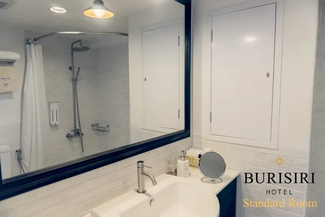 غرفة قياسية بسرير كينج، Buri Siri Hotel 2/3