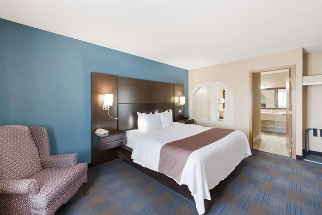 جناح بسرير كينج للمدخنين، Quality Inn Upper Sandusky OH 3/8