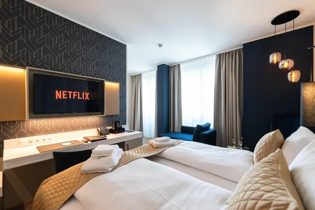 غرفة كبيرة بسرير مزدوج بإطلالة على المدينة، Best Western Premier Royal Blue - Adult Only 6/10