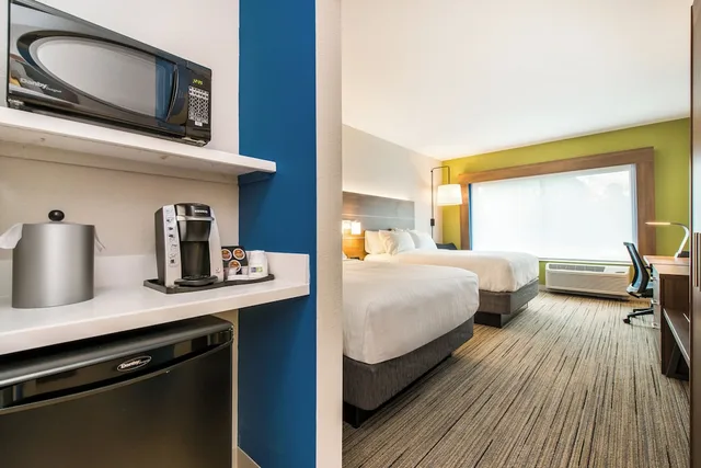 Standard, 2 Queen Beds, Holiday Inn Express Suites Lagrange 2/2