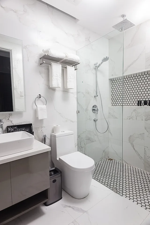 غرفة بريميير بسريرين مزدوجين بشرفة، Stonehill Suites 2/2