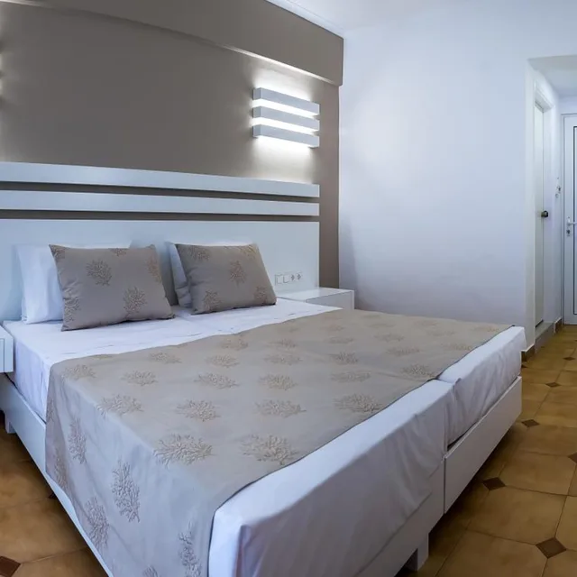 غرفة بسرير مزدوج بإطلالة على البحر، Gaia In Style Hotel - Adults Only 1/7