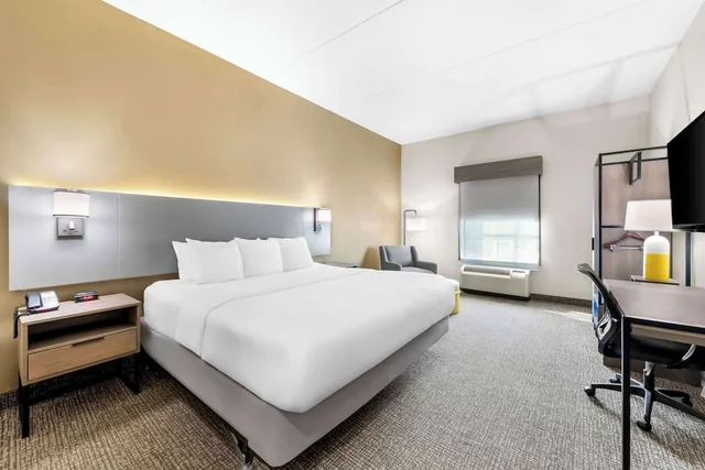Room, King Bed, Accessible, Comfort Inn Harriman, TN 1/6