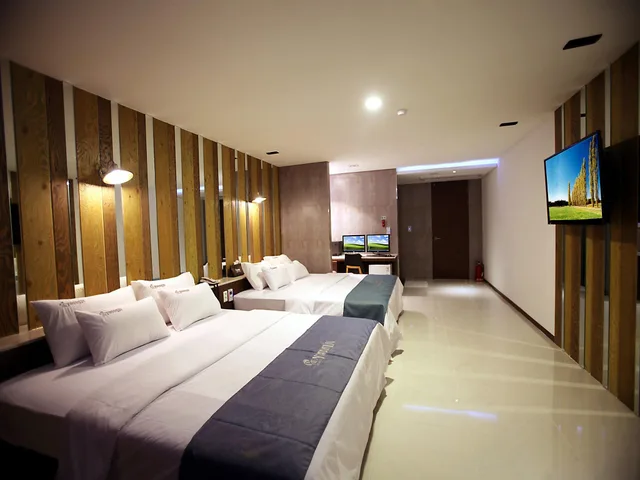 جناح، Yeongju Hotel 2/2