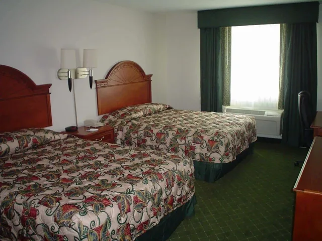 غرفة بسريرين كوين، La Quinta Inn & Suites by Wyndham Fort Smith 3/4