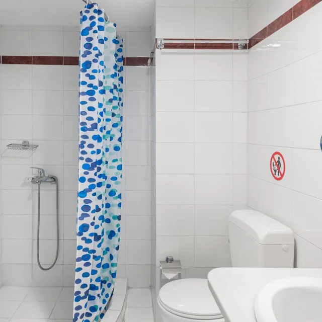 غرفة رباعية، Diros Hotel 7/8