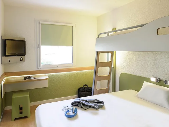 غرفة ثلاثية بسرير مزدوج وسرير بطابقين، Ibis Budget Rambouillet 2/4