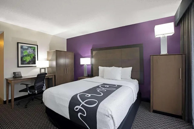 غرفة بسرير مزدوج لذوي الإعاقة، La Quinta Inn & Suites by Wyndham Rancho Cordova Sacramento 4/10