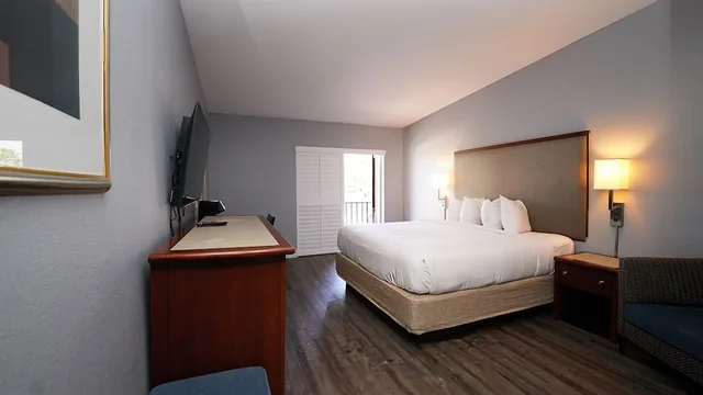 غرفة بسرير كينج بشرفة، Seaside Inn & Suites 5/10