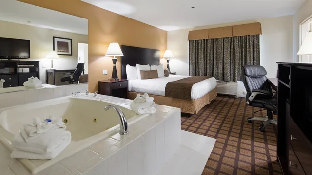 جناح بسرير كينج بحوض جاكوزي، Best Western Oakbrook Inn 5/5