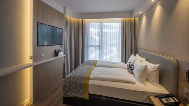 غرفة قياسية بسرير كوين، Holiday Inn Express Luzern Kriens 1/6