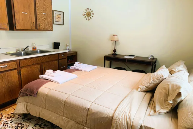 Cottage, Queen Bed, River Front, Kitchenette، Love Hotels St John River at Fort Kent ME 3/10