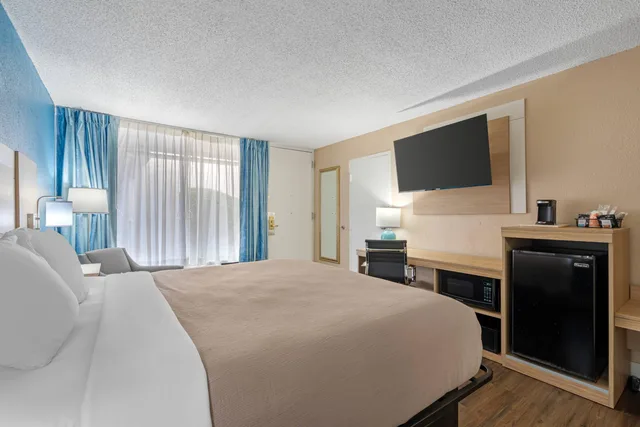 غرفة بسرير مزدوج، Quality Inn & Suites Conference Center 9/10