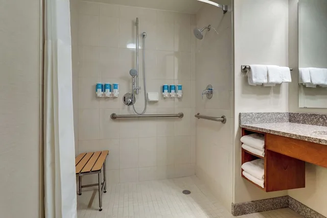 Room, 2 Queen Beds, Accessible, Drury Inn Suites Mt Vernon 4/4