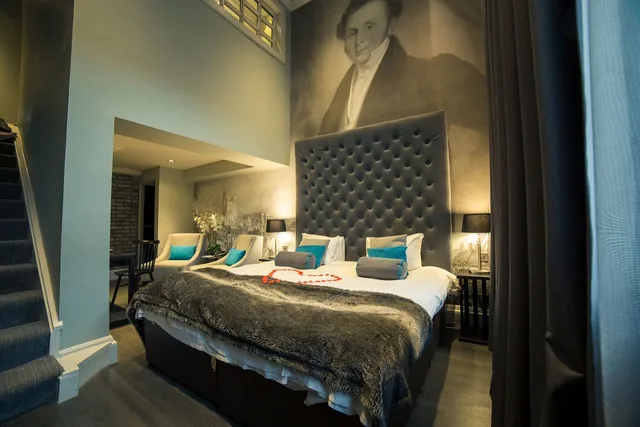 جناح جونيور بسرير كينج، Grey Street Hotel 3/6