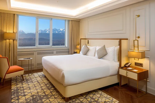 غرفة كلوب ديلوكس بسرير كينج، Sheraton Bishkek 1/8