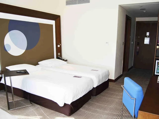غرفة سوبيريور بسريرين منفصلين، Novotel Abu Dhabi Gate 4/10
