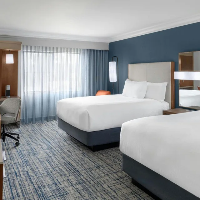 Room, 2 Queen Beds, Sofa, Courtyard By Marriott Palo Alto Los Altos 2/10