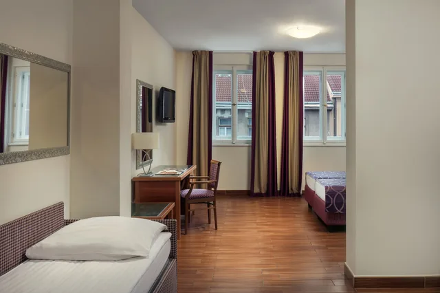 غرفة ثلاثية بسرير كينج، HOTEL GALILEO 4/9