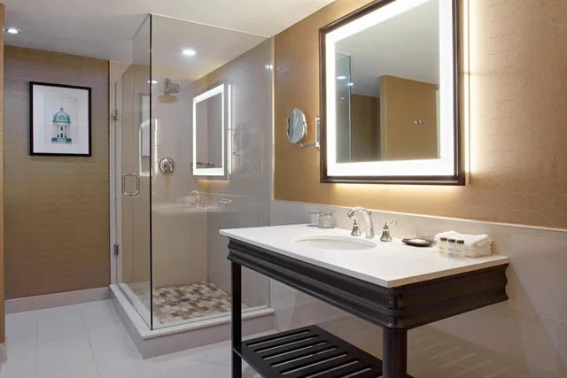 1 Bedroom, Suite, King Bed, Club Floor، Sheraton Parkway Toronto North Hotel Suites 6/10