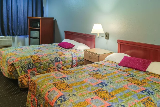 غرفة بسريرين كوين، Rodeway Inn Seattle Airport 2/4