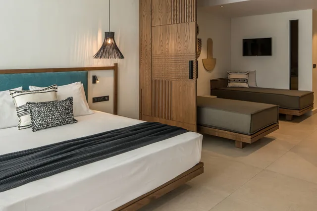 Family, Queen and Twin Beds, Sea Front، Fodele Beach and Water Park Holiday Resort 1/5