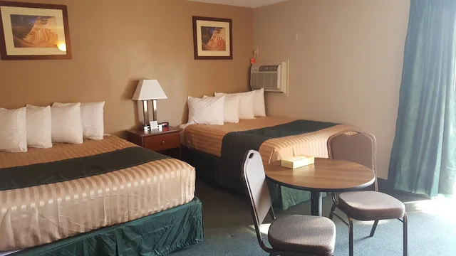 Superior, 2 Queen Beds, Lake Powell Canyon Inn 7/10