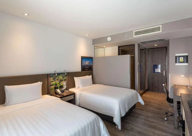 Room, Twin Beds, with View, Hampton by Hilton Arequipa 1/2