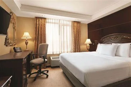 جناح استوديو بسرير كينج، Radisson Hotel Toronto Airport West 1/1