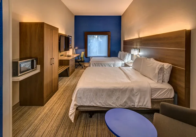 غرفة بسريرين لذوي الإعاقة، Holiday Inn Express Hotel & Suites Minden 1/1
