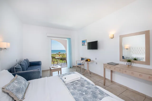 غرفة بسرير مزدوج بإطلالة على البحر بشرفة، Delfina Tropic Beach 4/9